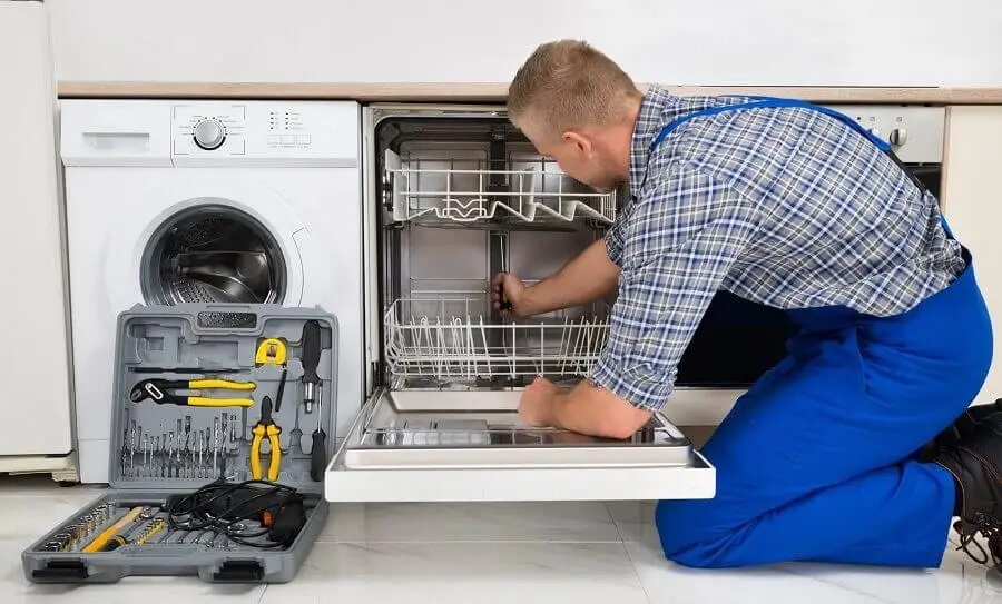 Altındağ Gorenje servisi teknisyen ekibi beyaz eşya tamiri yaparken